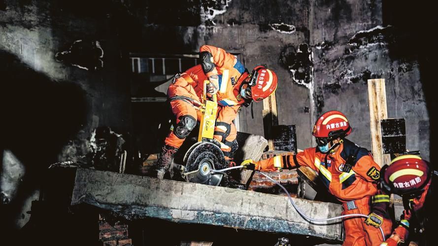 包含内蒙古自治区鄂尔多斯市伊金霍洛旗新增19例死亡病例,从涉3省抵江川区的词条